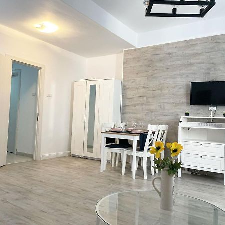 White Apartment Букурещ Екстериор снимка