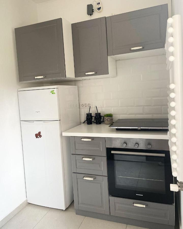 White Apartment Букурещ Екстериор снимка