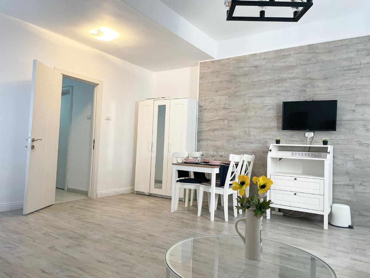 White Apartment Букурещ Екстериор снимка