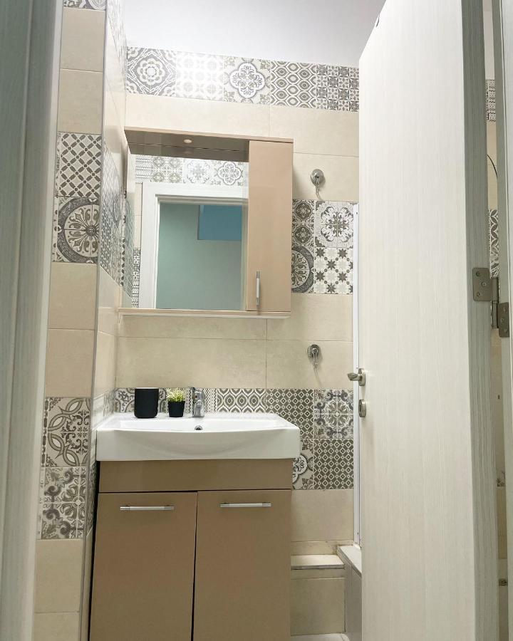 White Apartment Букурещ Екстериор снимка
