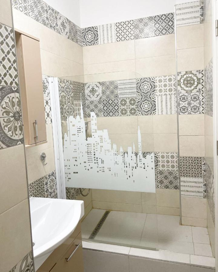 White Apartment Букурещ Екстериор снимка